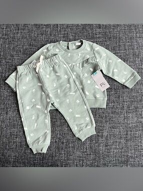 NWT PL Baby Girls Sweater Set Size 9 Months